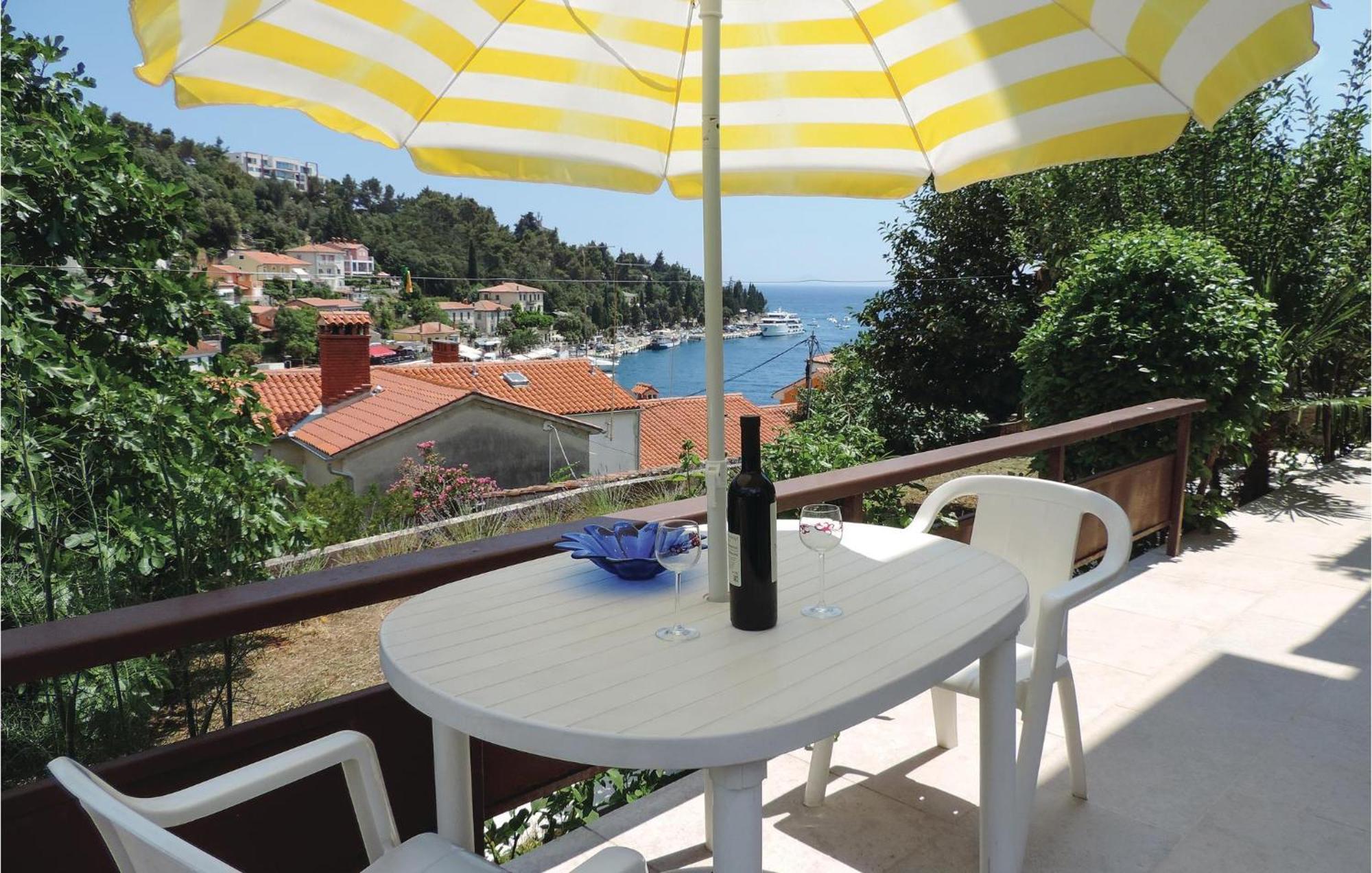 Lovely Apartment In Rabac With Kitchen Eksteriør billede